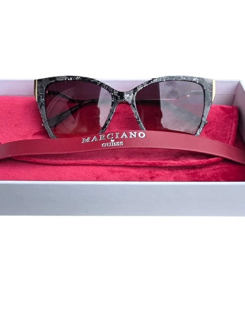 GUESS By Marciano 0833 Sunglasses